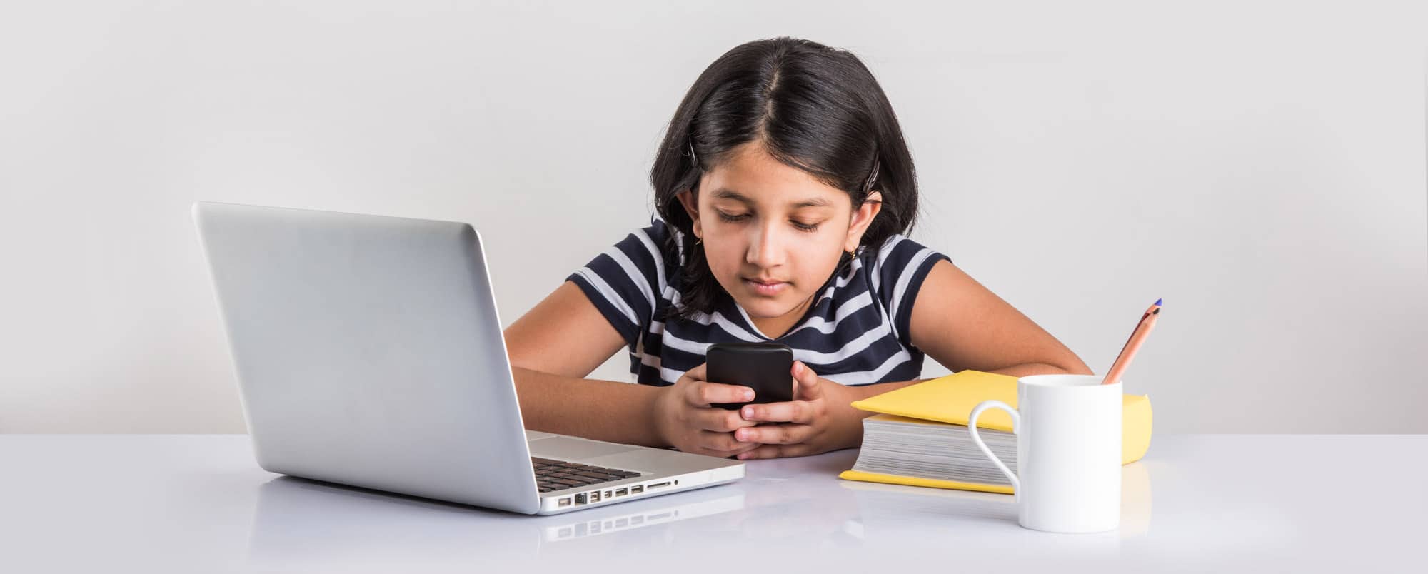 iphone message - How Social Media Content Affect Children's Behavior