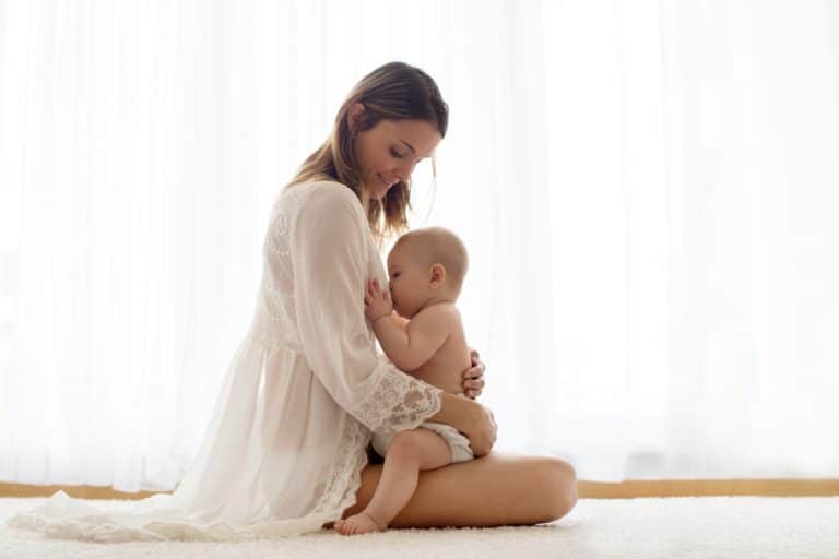4 Outfit Ideas for Breastfeeding Moms