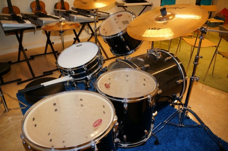 How to choose a drum set for a 10 year old