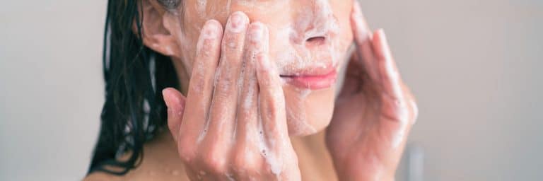 How To Choose The Best Facial Wash For Dry Skin