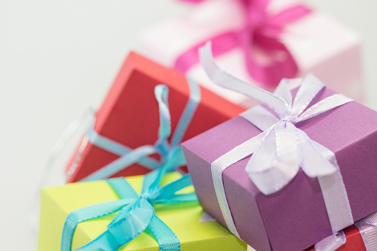 gifts 570821 1280 - Planning & Budgeting For Your Child’s Friends Birthday Gifts