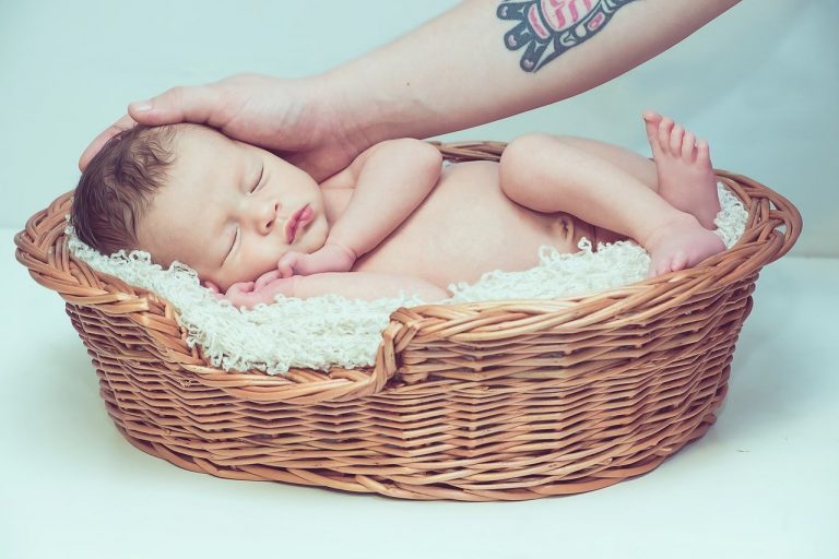 Best Sleeping Position For Baby After Feeding