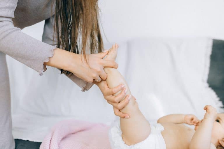 Benefits Massage for Newborn Baby and How to Do it