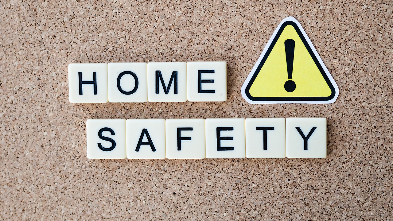 HOME SECURITY - Top 5 Indoor Security Systems to Help Keep an Eye on the Kids