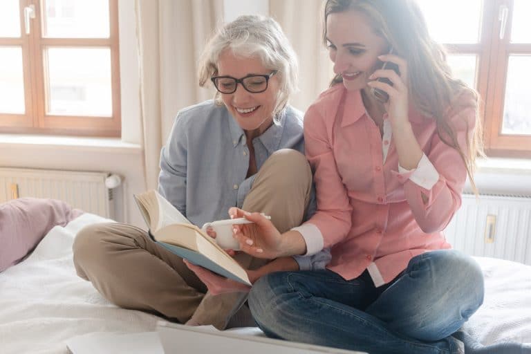 7 Ways Busy Moms Can Care For Elderly Loved Ones