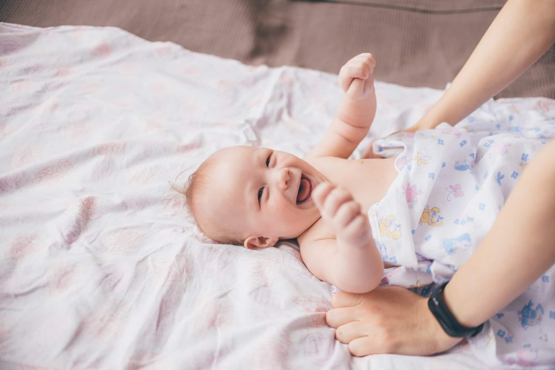 daniil silantev vJH a prTA4 unsplash - When do Babies Stop Flailing Arms and Legs