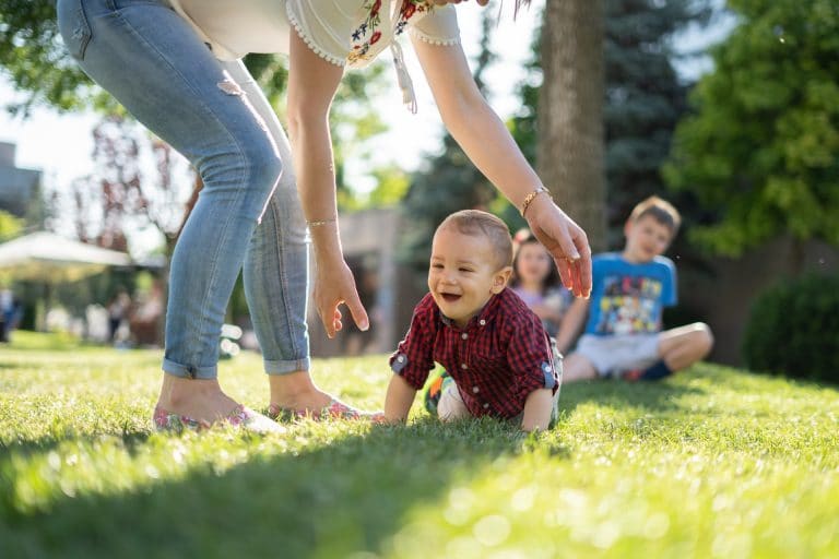 13 Fun Outdoor Activities with Toddlers!!