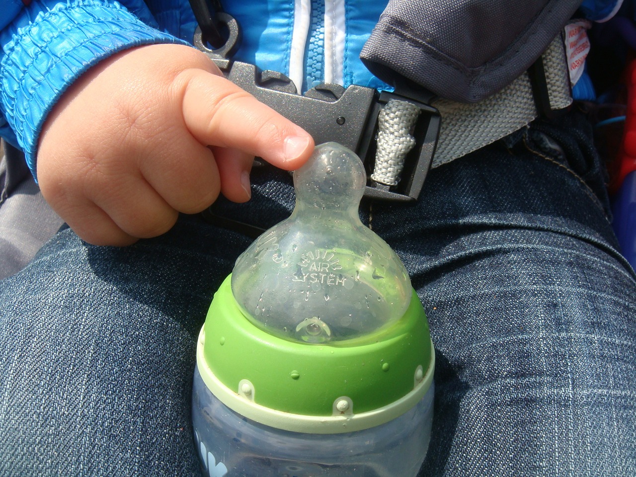 finger 1404202 1280 - How to Choose Right Nipple Size for Baby Bottle?