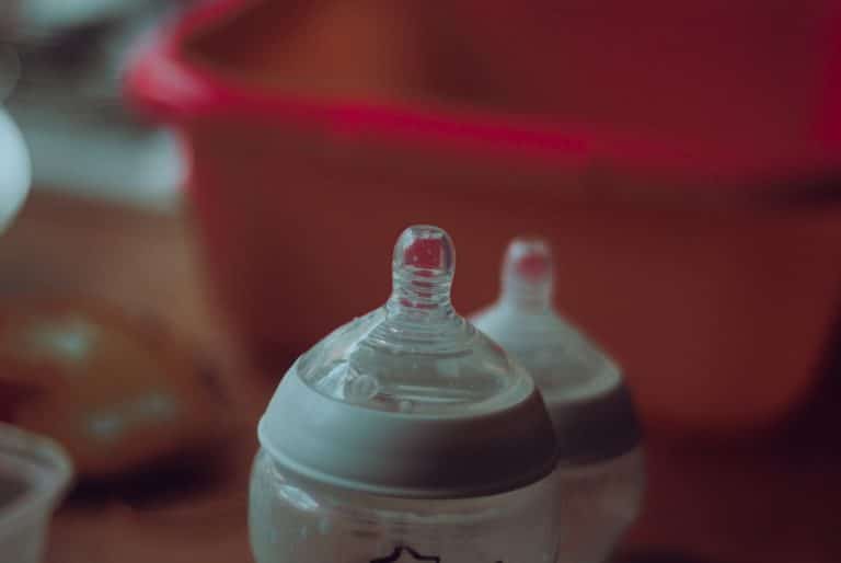 How to Choose Right Nipple Size for Baby Bottle?