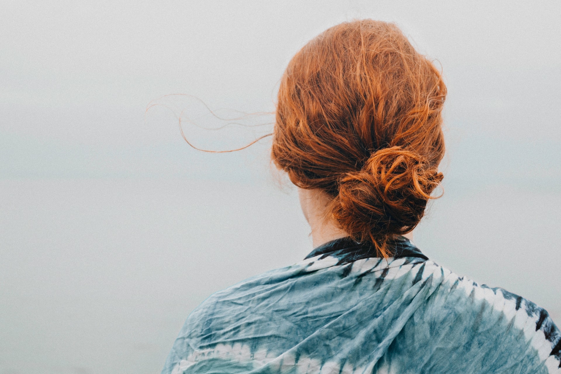 tyler mcrobert Rn0rzGxPedM unsplash - 6 Tips To Stop Frizzy Hair From The Roots Up