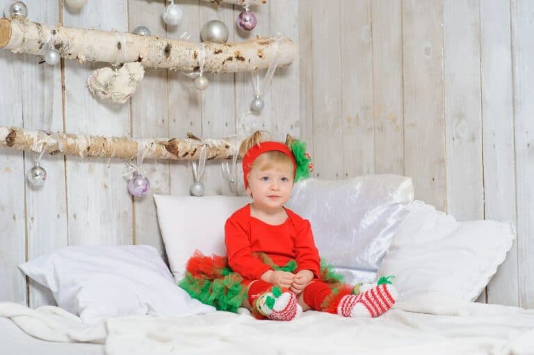 16 Tips to Make Christmas Costumes with Your Kids