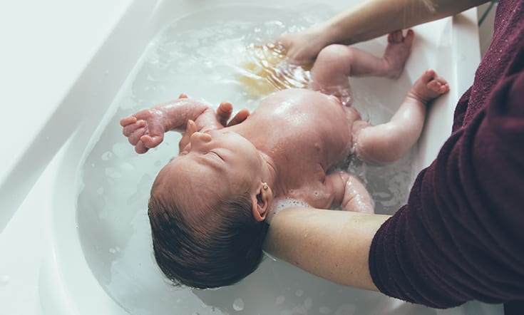 Bathing your newborn - Newborn Bathing and Skin Care Tips for New Moms