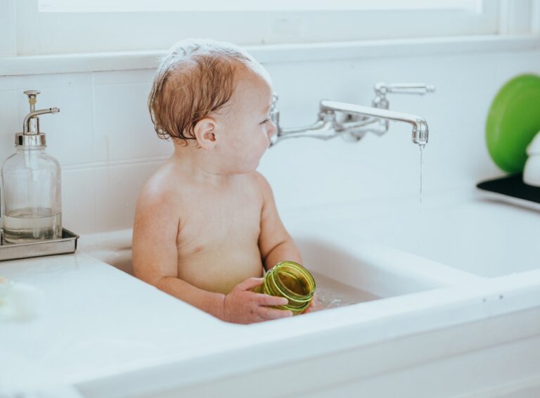 How to Wash Babies Hair? Step-By-Step Guides