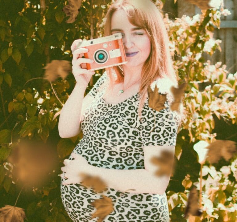 31 Creative Maternity Photoshoot Ideas