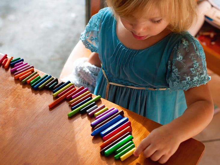 girl lining up crayons in a row 732x549 thumbnail 732x549