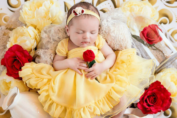 recém nascidas interpretam princesas no ensaio mais fofo do mundo mil dicas de mãe
