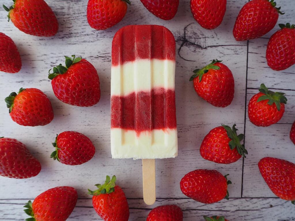 strawberry yogurt popsicle single