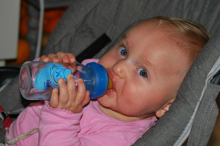 When Do Babies Hold Their Own Bottle