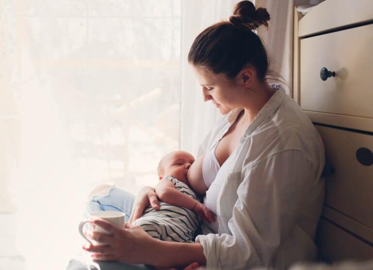 How to Breastfeed Newborn Baby: Tips, Positions and Stages of Breastfeeding