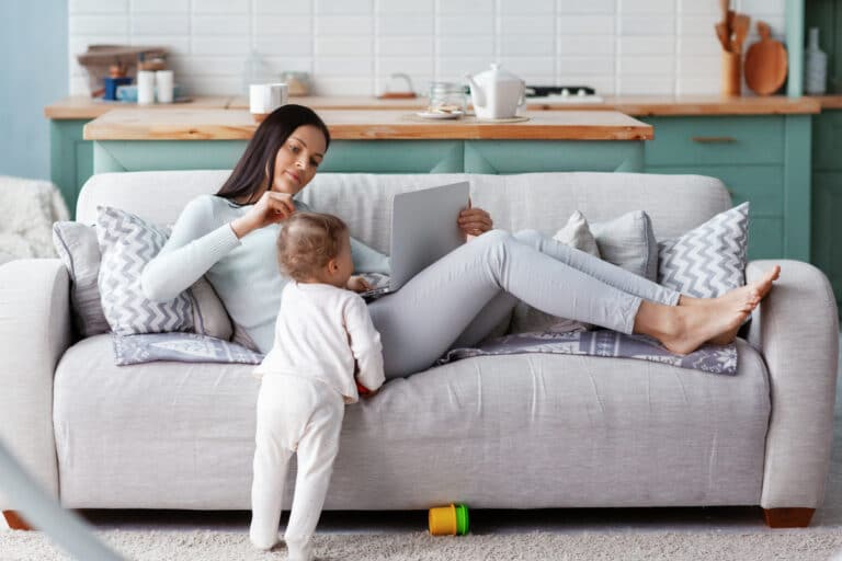 6 Things All Baby Moms Need to Have In Their Living Rooms