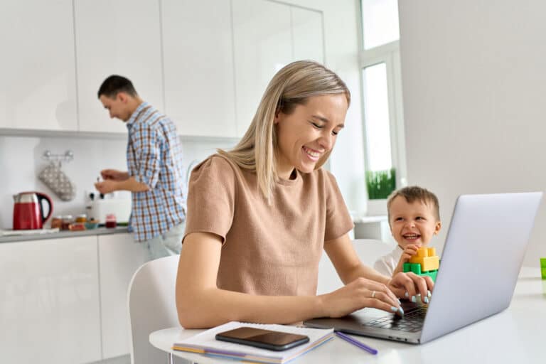 9 Simple Habits for Working Moms to Balance Work-life and Personal Space