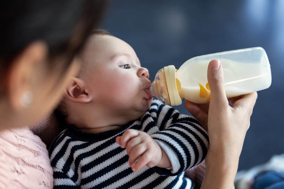 mother feeding her baby son with feeding bottle wh 2021 08 27 17 26 32 utc