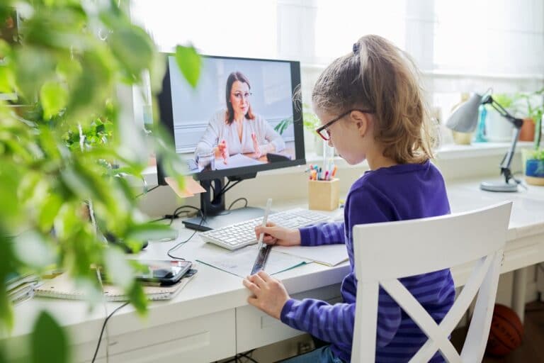 10 Best Wooden Study Table for Kids