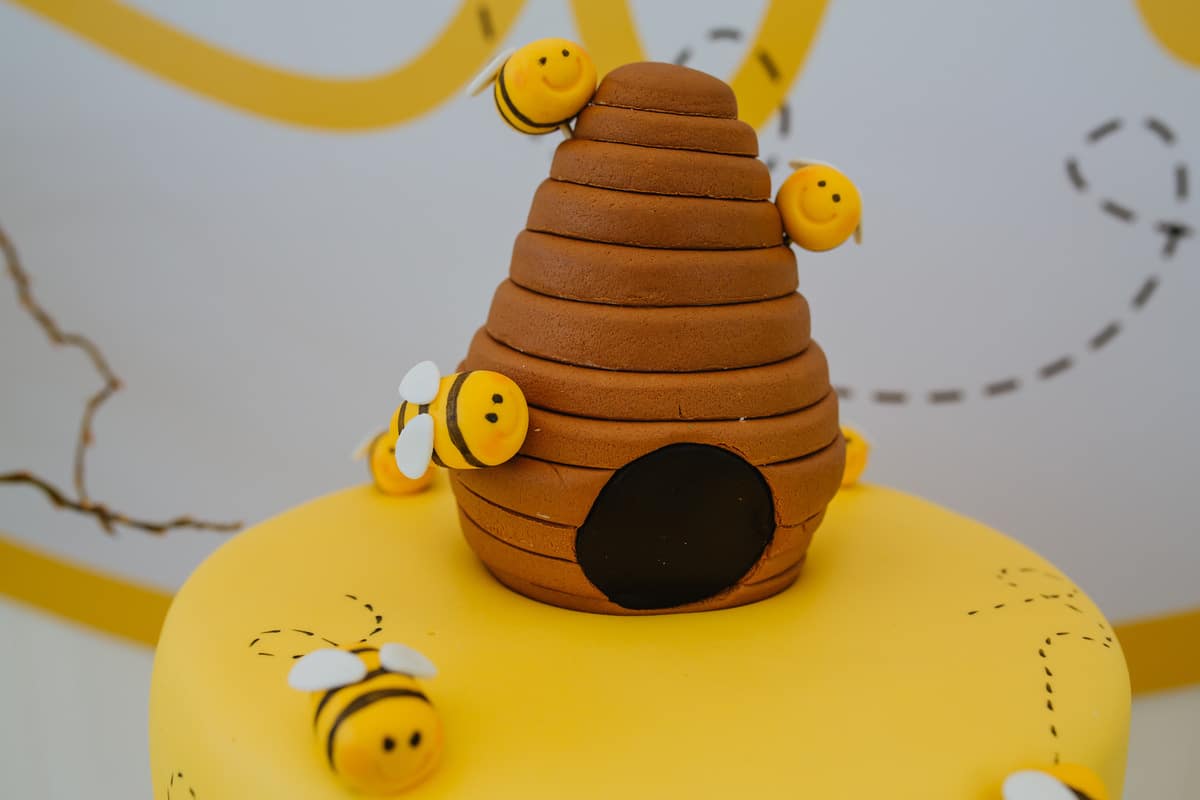 yellow bee birthday cake 2022 06 04 21 56 47 utc