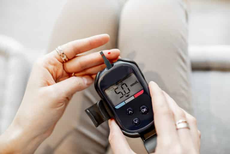 10 Best Glucometer in India (2022 Reviews)