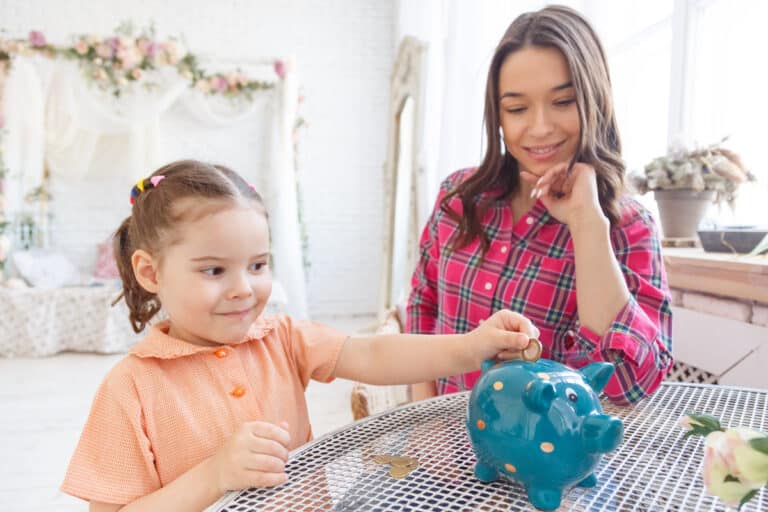 5 Tips to Meet Your Financial Goals When You’re a Busy Mom