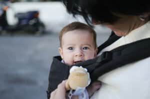 The Benefits of Babywearing and What You Need to Know
