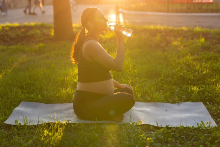 9 Best Pregnancy Water Bottles For Pregnant Moms