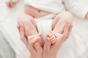 13 Best Diapers For Newborn in India, Moms Recommended