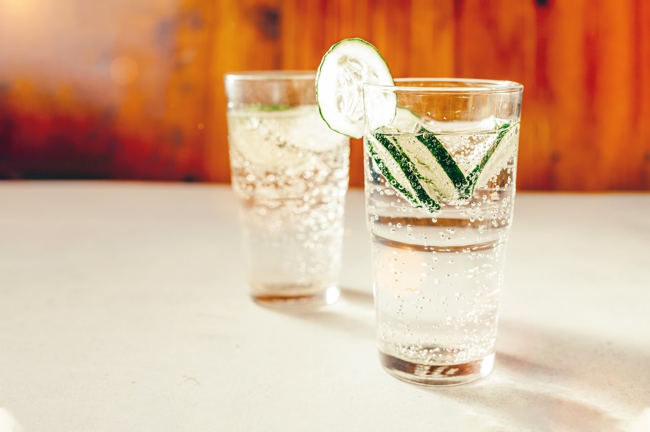 a slinging drink with cucumbers