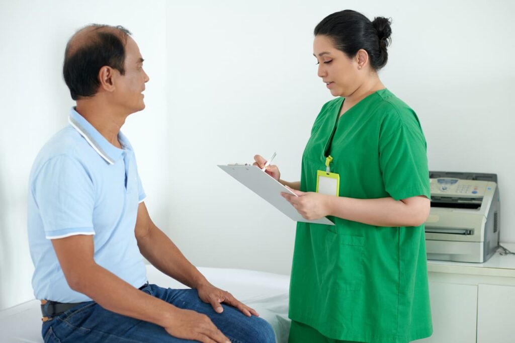 nurse talking to patient 2022 04 04 23 20 08 utc(1)(1)