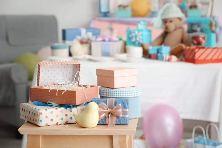 How To Choose The Best Baby Gifts For Expecting Couples