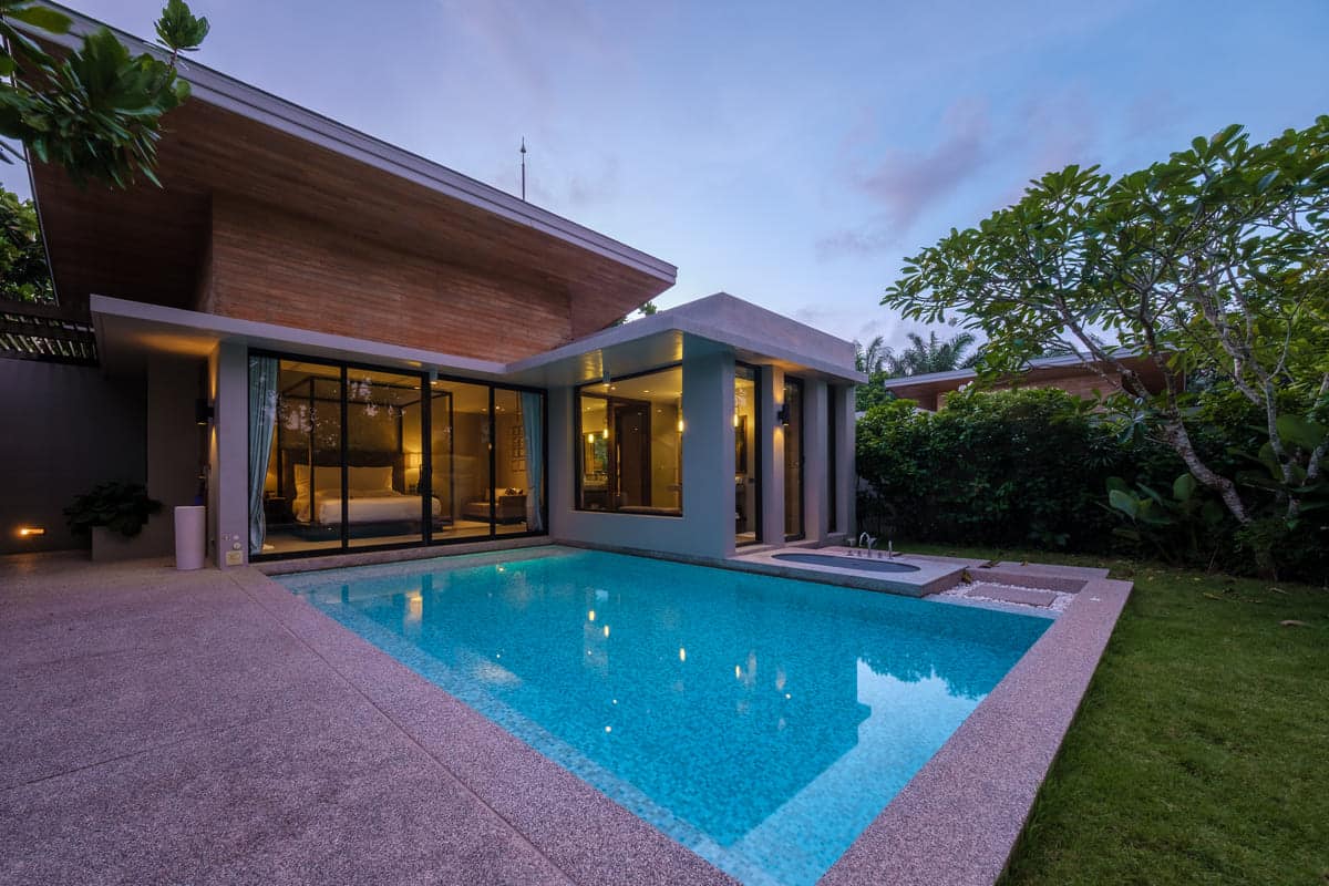 modern house with a swimming pool modern pool vil 2022 07 07 23 40 17 utc(1)(1)