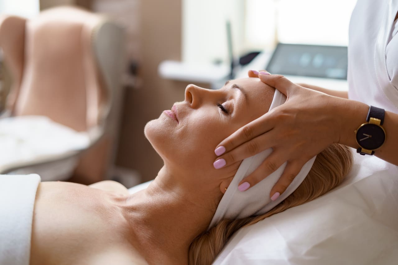 facial massage beauty treatment 2022 01 18 23 32 16 utc(1)(1)