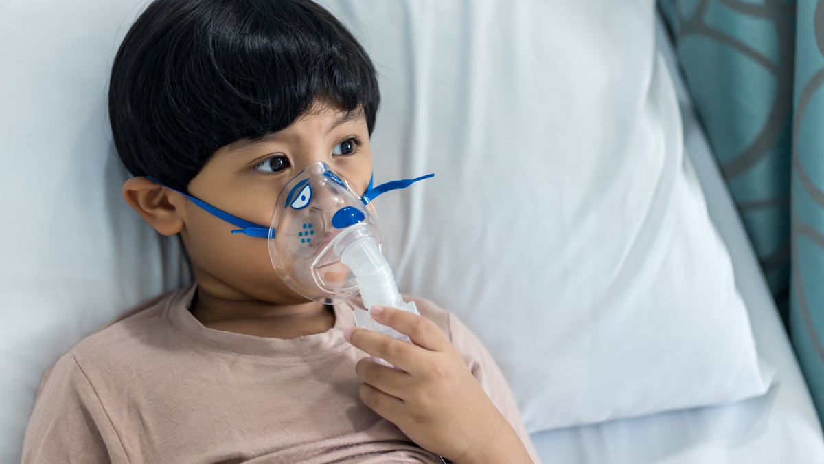 sick boy inhalation therapy by the mask of inhaler 2023 02 21 19 45 33 utc(1)