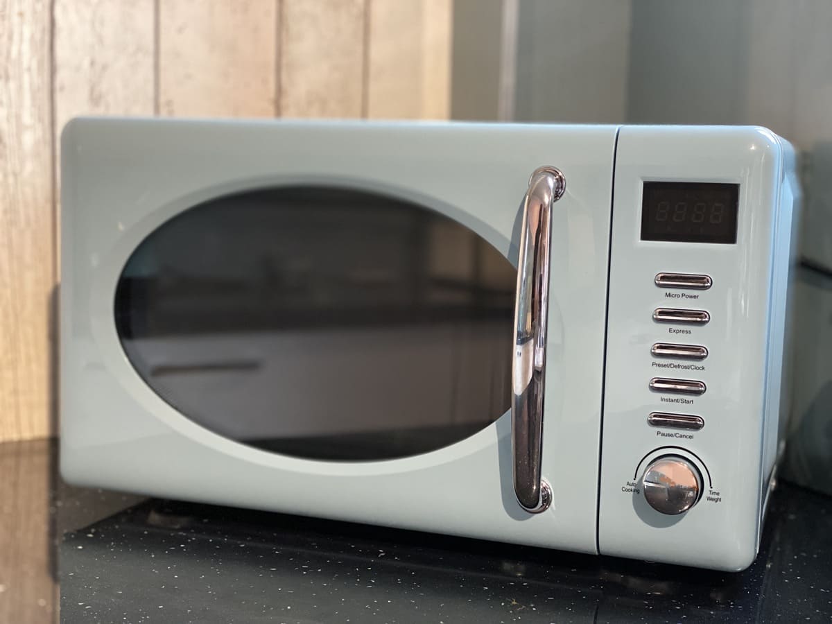 microwave oven on a kitchen side 2022 11 09 16 05 18 utc(1)(1)