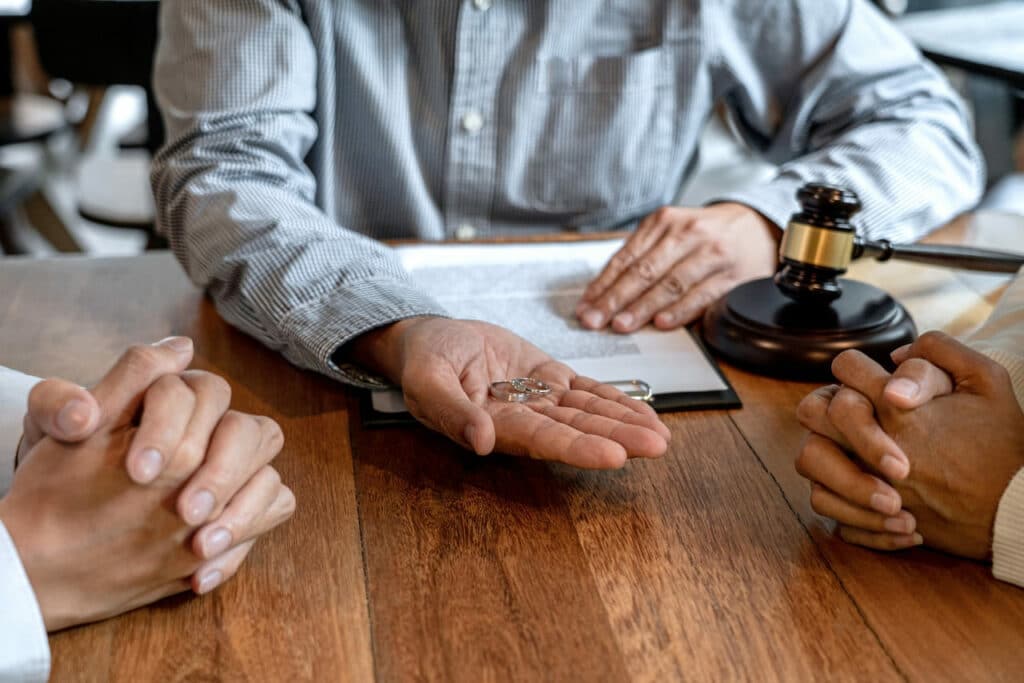 unhappy divorce couple having conflict 2022 11 15 15 30 55 utc