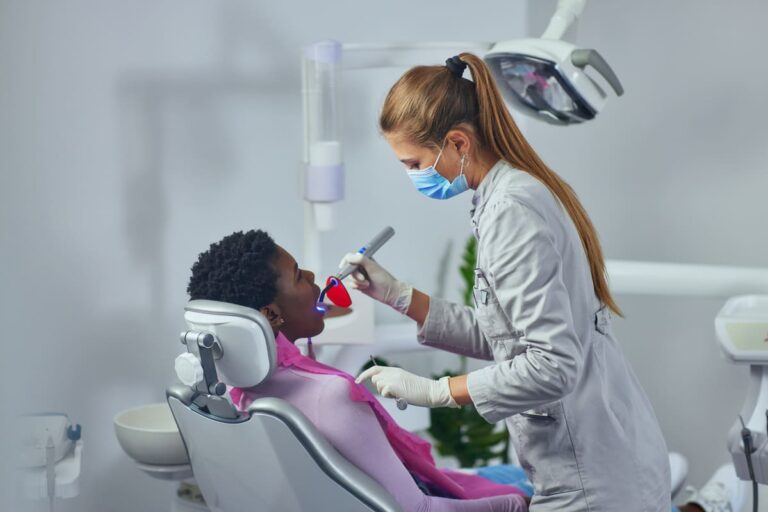 10 Tips for Choosing the Right Teeth Whitening Dentist