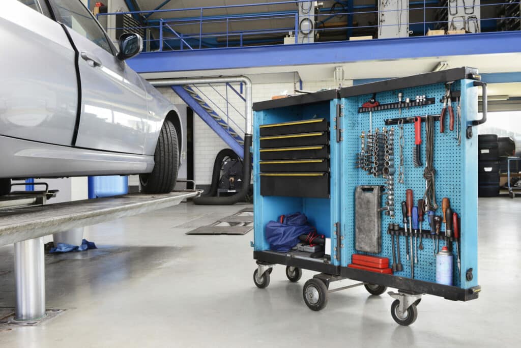 garage with tool cart 2022 03 04 02 38 05 utc(1)(1)