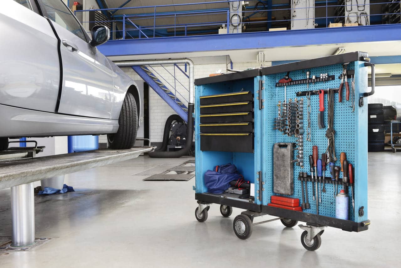 garage with tool cart 2022 03 04 02 38 05 utc(1)(1)