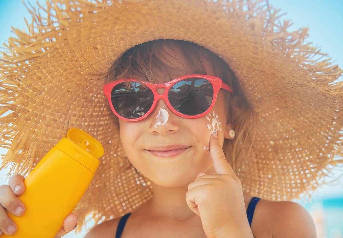 sunscreen on the skin of a child selective focus 2022 06 07 23 07 09 utc(1)(1)