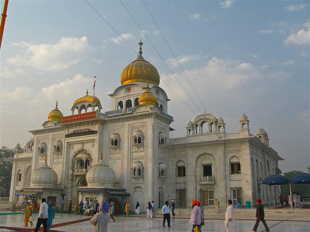 front view of gurudwara bangla sahib, delhi
