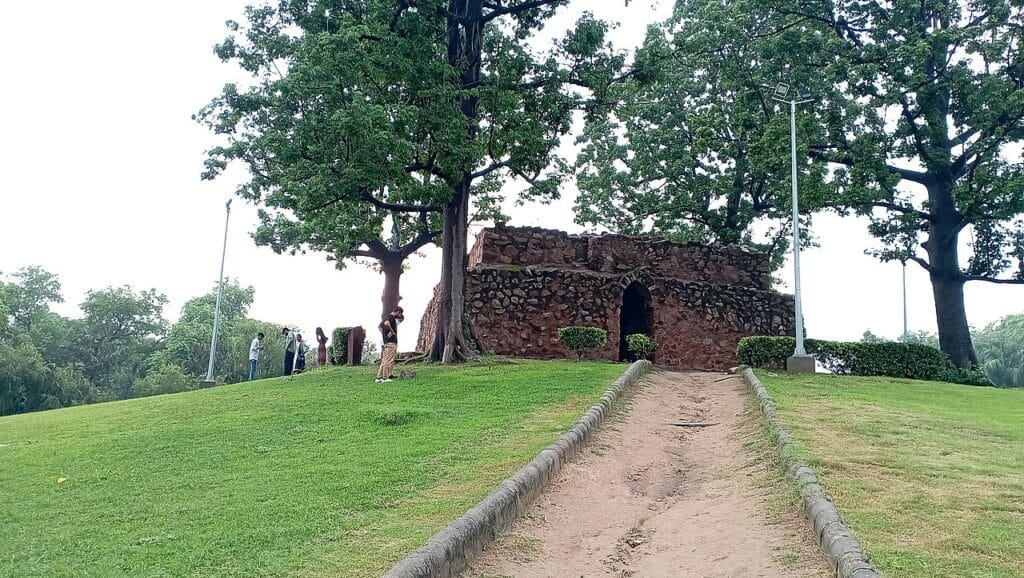 munda gumbad in deer park