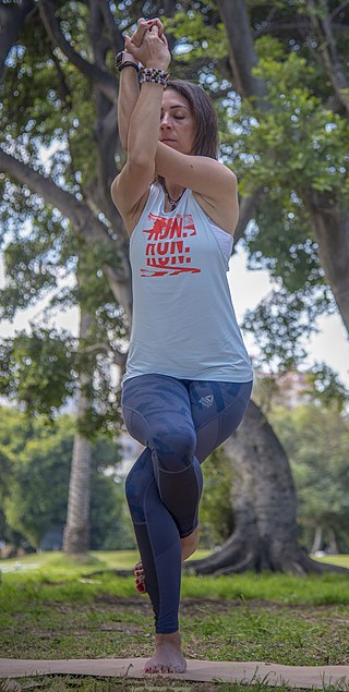 garudasana in park